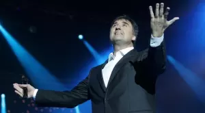 Веселин Маринов издава автобиография