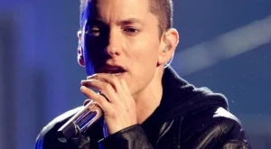 Еминем се завръща 