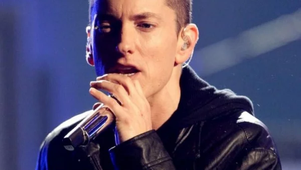 Еминем се завръща 