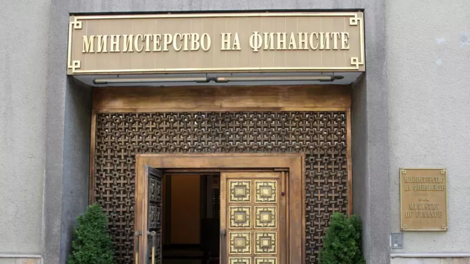 Бюджетът излезе на дефицит през май