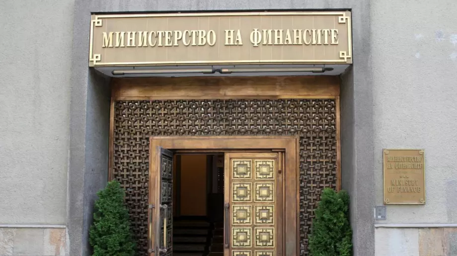 Бюджетният дефицит продължава да расте