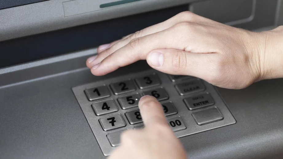 ЕК: Банковият сектор на България се поуспокои, но пазарът следи внимателно някои банки