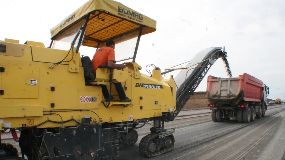 Част от ремонтите по магистралите спират, за да няма задръствания по празниците