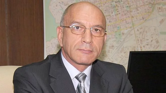 Емил Христов, който не пусна хора с увреждания в НС, запази поста си