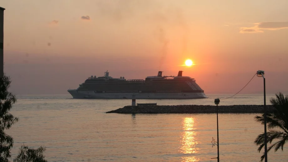 Круизите в Барселона оперират без промени след атентата