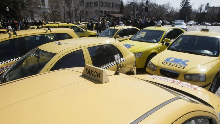Такситата в София ще са проблем и тази зима. Причините са нормативни