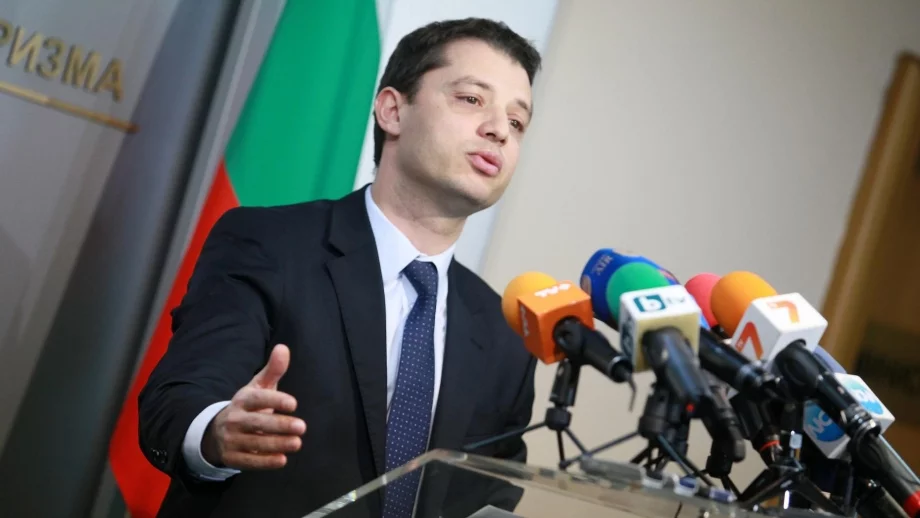 Добрев: Малкият и среден бизнес няма да загинат след поскъпването на тока