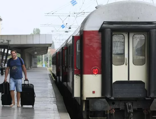 БДЖ въвежда предварителна продажба на билети за празниците