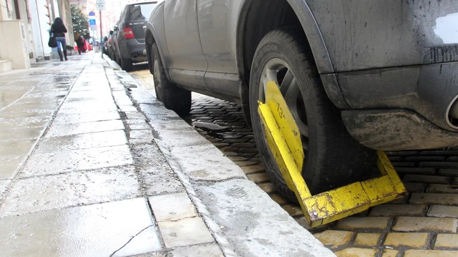 Вдигат колите със скоби, ако глобата не е платена до 19 ч.