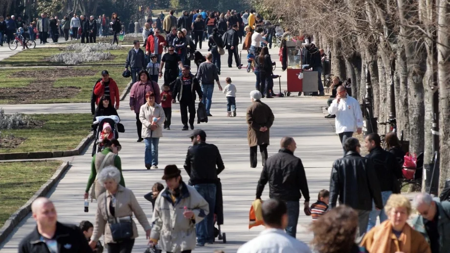 Парадокс: Българите с оптимистични очаквания за бъдещето, но с песимистични за икономиката