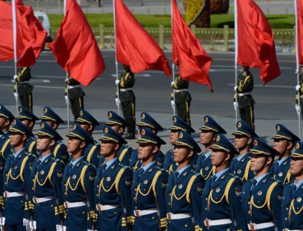 Китай нареди държавните компании да наемат освобождаваните от армията военнослужещи