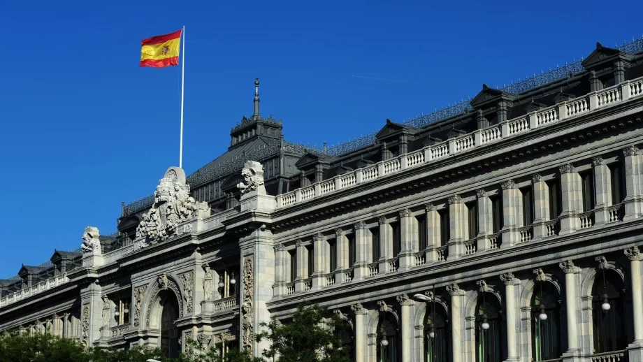 Рецесията все още не е напуснала Испания, твърди Юнкер 