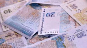 Служителка на верига магазини получила 14 лева заплата