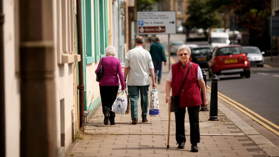 От днес започва изплащането на пенсии и добавки 