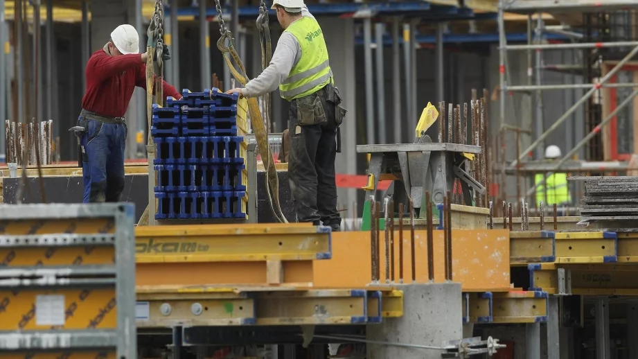 Работещите българи са 3,7 млн. души