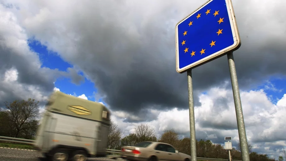 След Brexit: Истинската заплаха е възможната смърт на еврото и Шенген