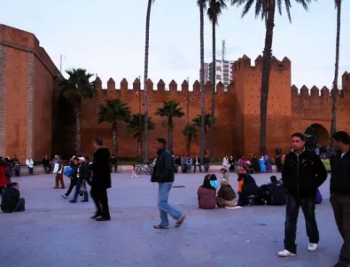 Мъж нападна полицай между Мароко и Испания, крещейки „Аллах акбар”