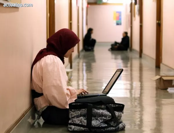 Иран забрани мъже и жени да си пишат в интернет