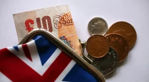 Паундът отново слезе надолу при опасенията за последствията от Brexit