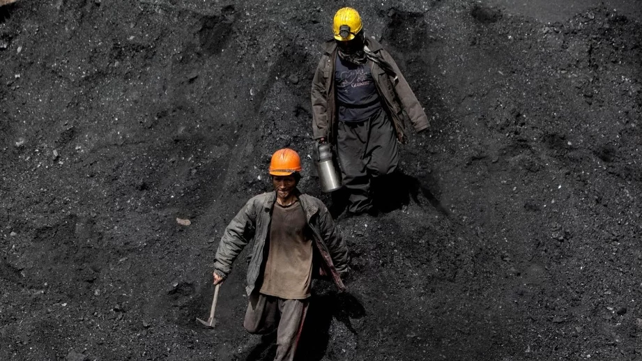 Съкращават гладуващите миньори от "Чукурово" 