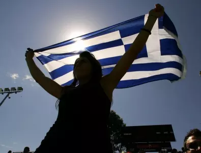 Гърци ксенофоби посрещнаха Малката Амал в Лариса (ВИДЕО)