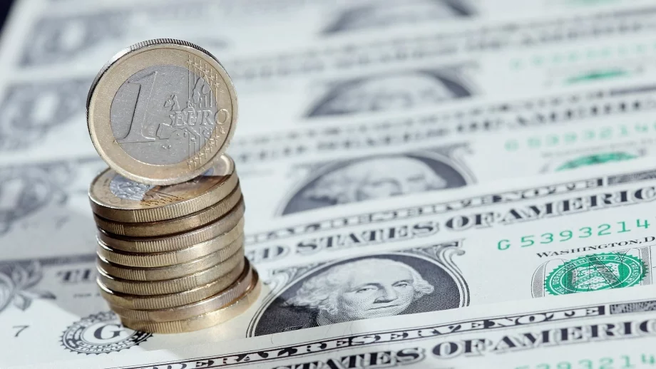 Доларът със седмичен ръст