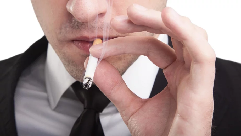 В Рим ще глобяват солено за изхвърлен на улицата фас 