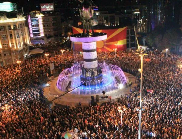Хиляди в Македония тръгнаха срещу Груевски след разкрития как е крил убийство*