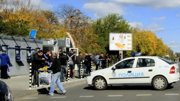 Меле между фенове на "Левски" и ЦСКА в София, има пострадали