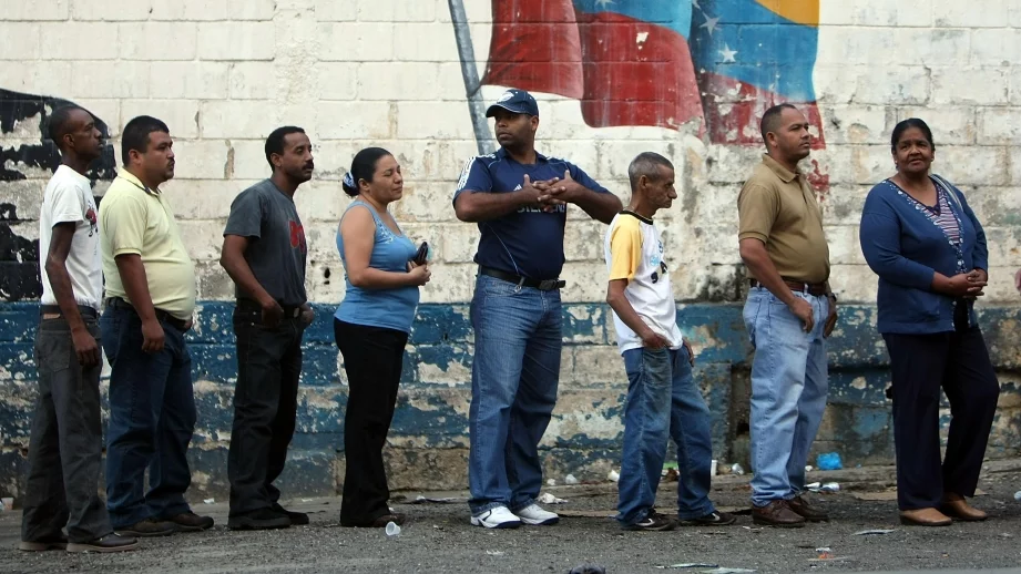 Държавните служители във Венецуела вече ще работят само до обяд