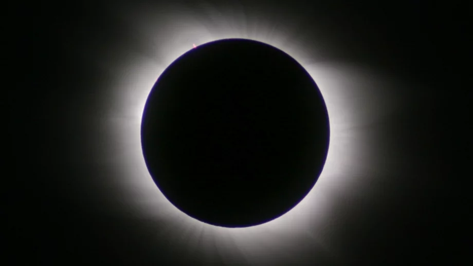 Ето къде да гледате пълното слънчево затъмнение на живо