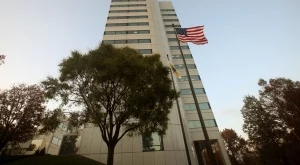 Johnson & Johnson ще плати 110 млн. долара на своя клиентка, заболяла от рак