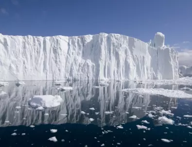 Нова огромна дупка в озоновия слой над Антарктика