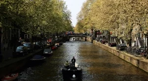 По каналите на Амстердам ще се движат безмоторни лодки 