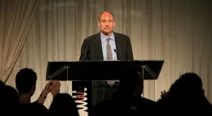 Създателят на WWW нападна Twitter