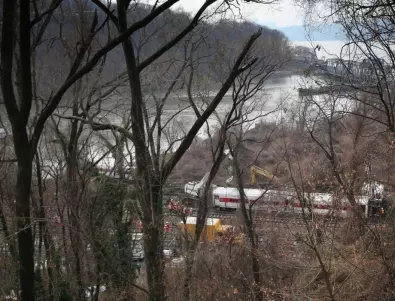 Влакова катастрофа в Чехия, един загинал и петима ранени 