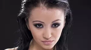 Ани Хоанг взриви мрежата, съблече се напълно гола (СНИМКА)