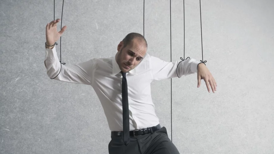 Признаците, че някой се опитва да ви манипулира 