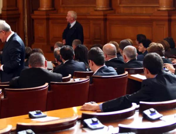 Депутатите приеха спорни промени в ЗЗК на първо четене 