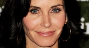 Кортни Кокс спря с филърите 