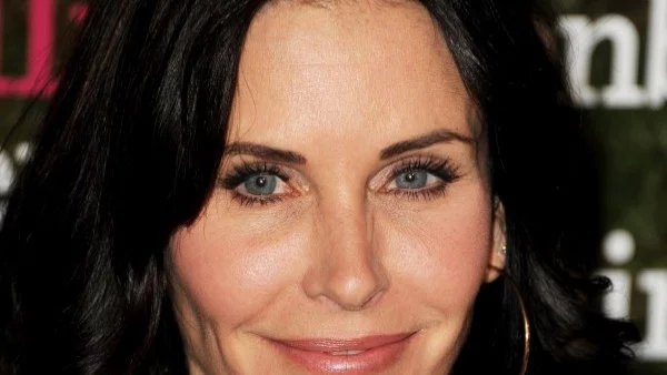 Кортни Кокс спря с филърите 