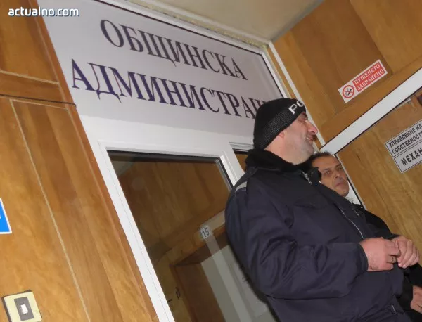 Полицията иззе документи от Община Кочериново