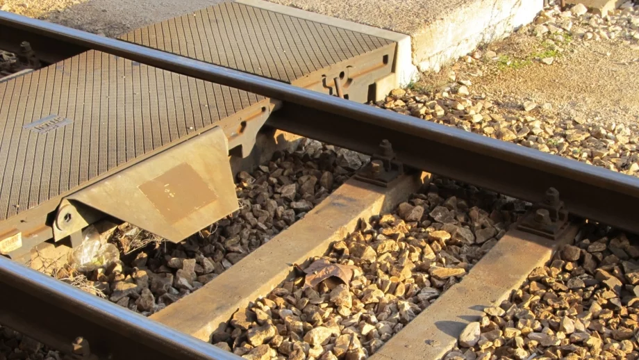 В Нидерландия чистят жп релсите с лазер