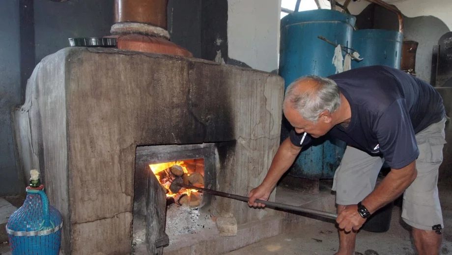 Всеки втори казанджия крие ракия, за да не плаща акциз