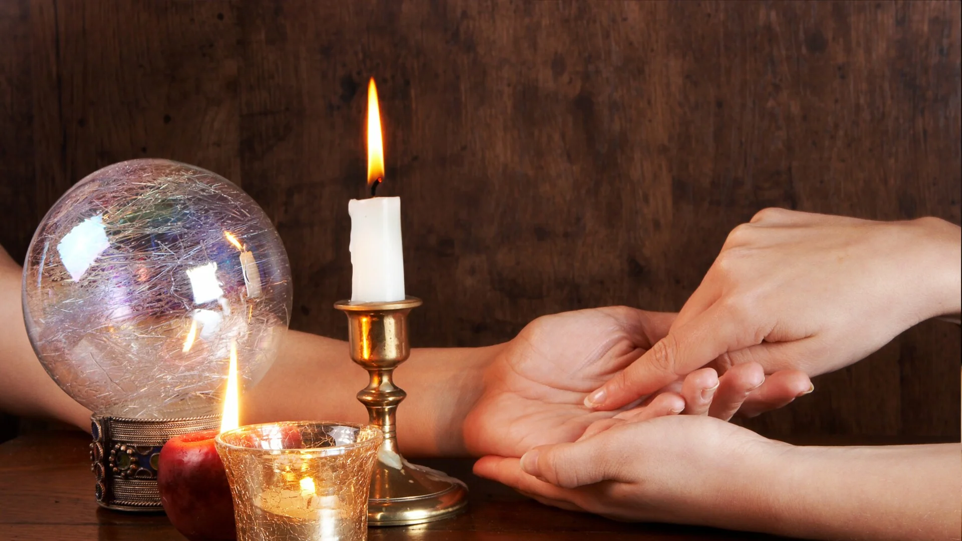 Мними гадателки основаха първата ясновидска къща у нас