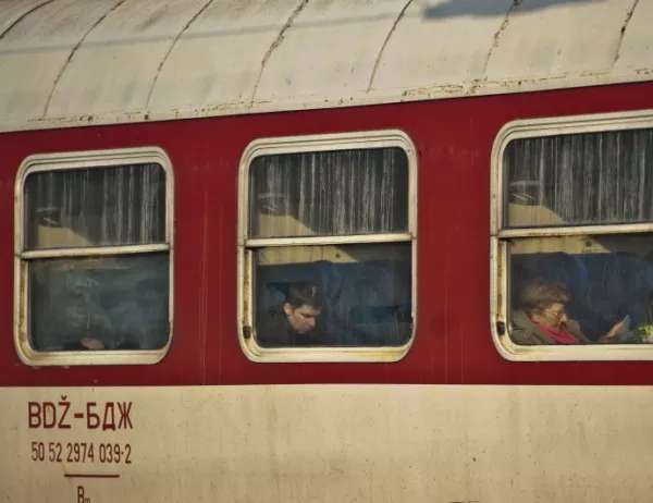 Граждани: Ръководството на БДЖ пак "реже" влакове