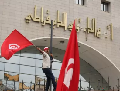 Безработица, недоимък, безизходица: какво става в Тунис