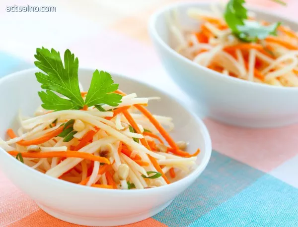 Вкусна салатка с моркови и ряпа 