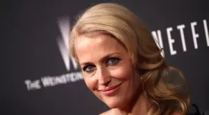  Джилиан Андерсън събира женски сексуални фантазии в книга (ВИДЕО)  