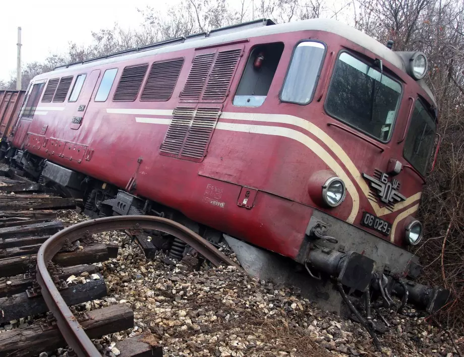Нов инцидент с влак в Сърбия: Дерайлираха три вагона с пропилен